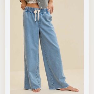 Aerie Wide Leg Barrel Leg pull on jeans size large